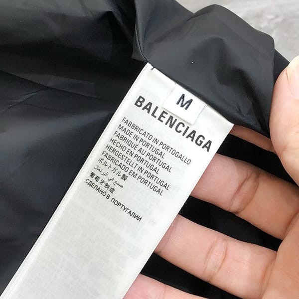 世界中で大人気♪バレンシアガ ロゴ パファージャケット 並行輸入品 bam98335